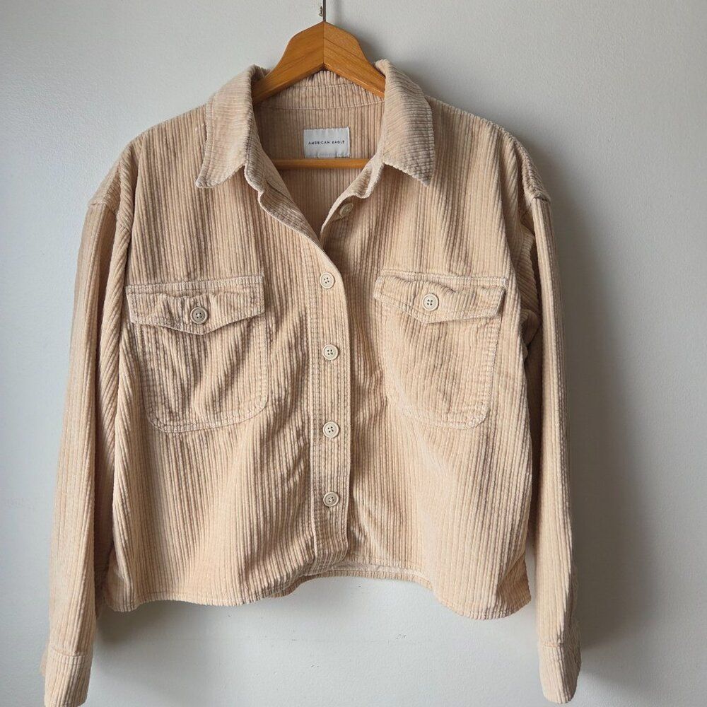EUC AMERICAN EAGLE OUTFITTERS CREAM CORDUROY BUTTON DOWN SHIRT SIZE M